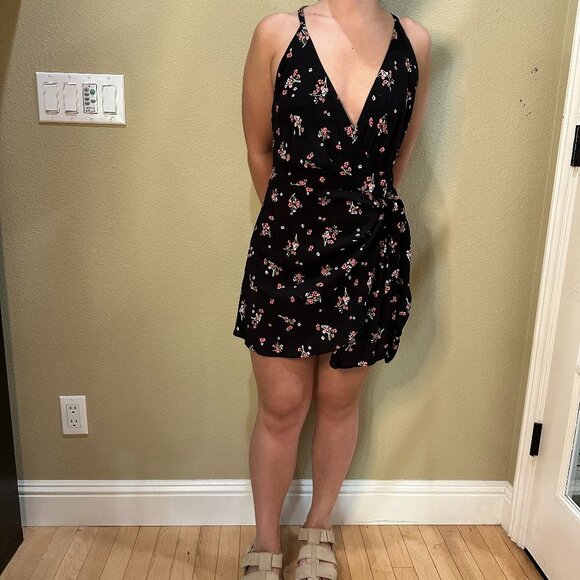 FREE PEOPLE Wrap Front Short Shorts Floral Romper Onesie - Size 2 - Picture 3 of 10